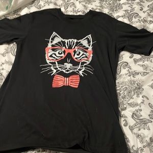 This is a basic cat shirt. And this shirt is a little tight.